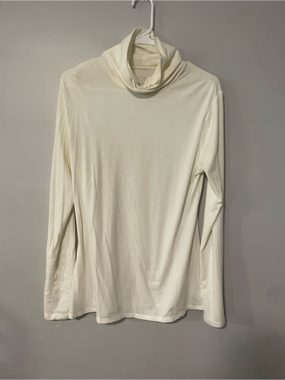 Old Navy Cream Turtleneck Long Sleeve Top